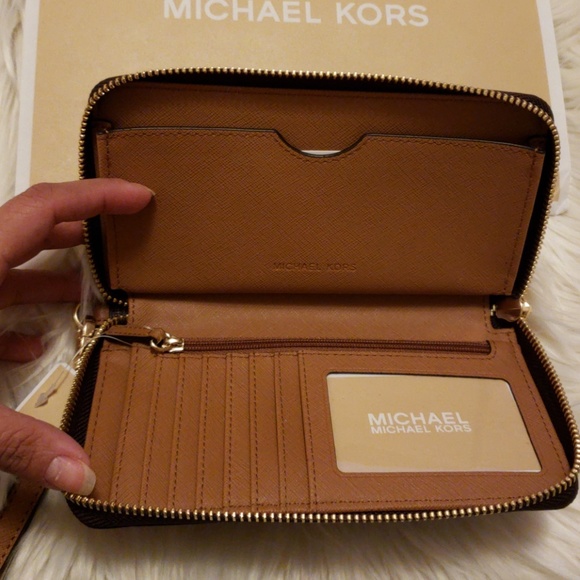 MK JET SET TRAVEL BRN/ACORN - Picture 3 of 6